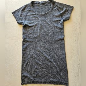 Lululemon t shirt